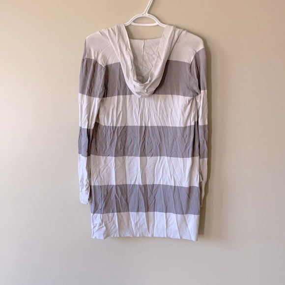 Hooded grey and white cardigan - Picture 2 of 2